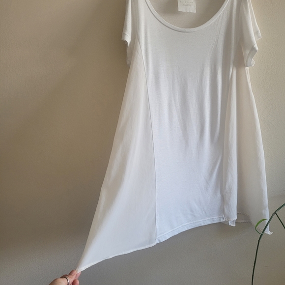 ★SOLD★Flowy White Long T-shirt - Picture 2 of 15
